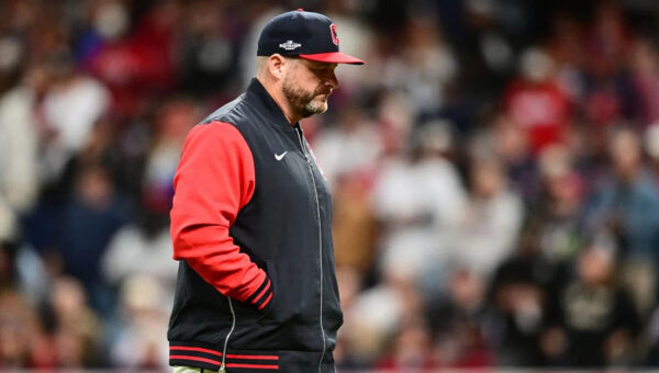 Stephen Vogt tips his cap to White Sox’s Sean Burke after ALDS Game 2