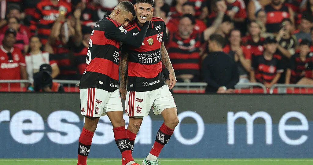Carrascal scores a beauty, and leaders Flamengo beat Fluminense