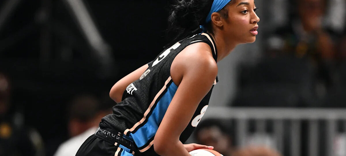 “Didn’t Know C-Tier Players Would Qualify for WNBA Finals MVP”: Angel Reese Fans Poke Fun at Candace Parker Over Latest Endorsement Amid Dream Star’s Red-Hot Run