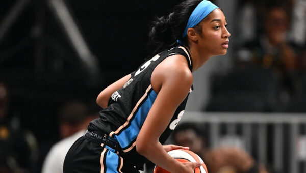 “Didn’t Know C-Tier Players Would Qualify for WNBA Finals MVP”: Angel Reese Fans Poke Fun at Candace Parker Over Latest Endorsement Amid Dream Star’s Red-Hot Run