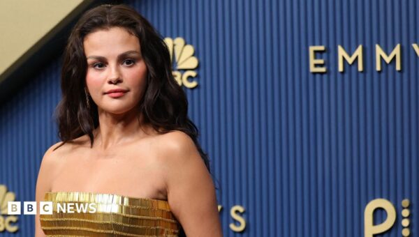 Selena Gomez says vaping has affected her voice