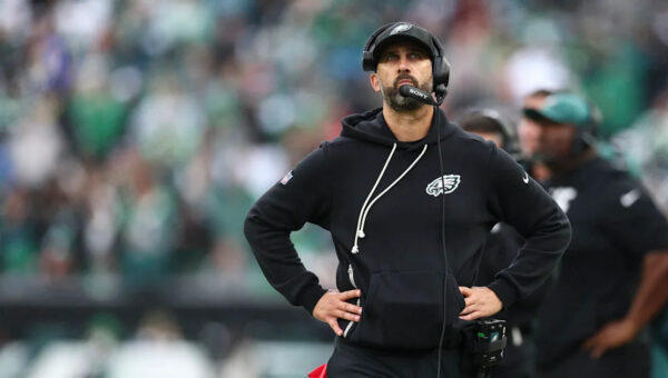 Eagles' offense sputters with 68 net passing yards, 0-12 on third down vs. Rams