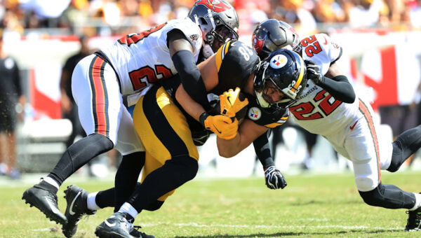 Slow day at the office for Pat Freiermuth in Week 6 vs. Tampa Bay