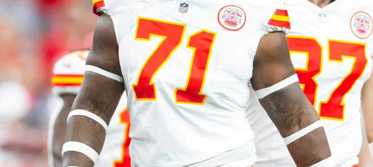 Chiefs Face Offensive Line Concerns as Josh Simmons and Jaylon Moore Deal With Injuries