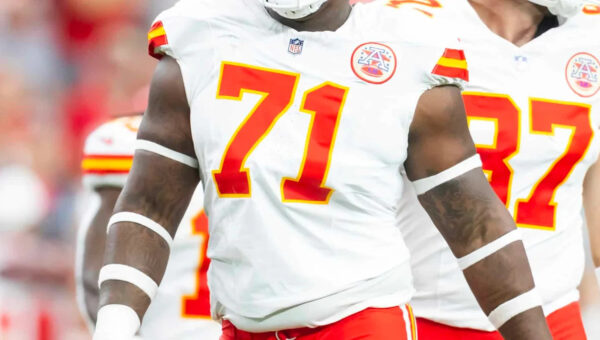 Chiefs Face Offensive Line Concerns as Josh Simmons and Jaylon Moore Deal With Injuries