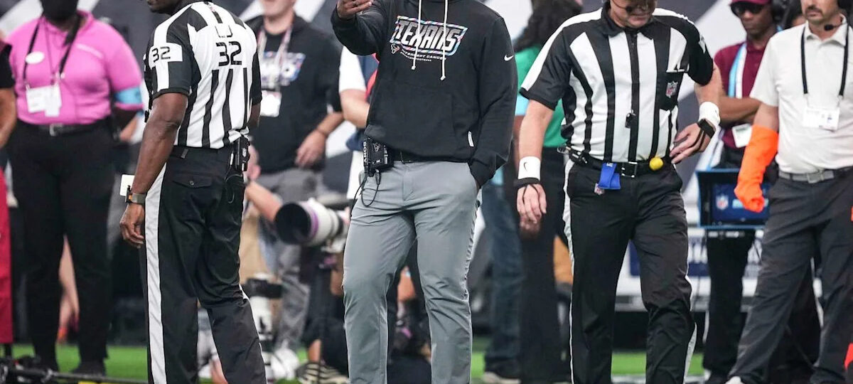Texans mailbag: Will DeMeco Ryans take over play-calling? Why Houston didn't re-sign Joe Mixon