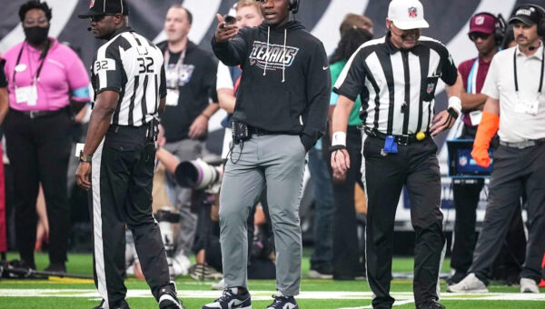 Texans mailbag: Will DeMeco Ryans take over play-calling? Why Houston didn’t re-sign Joe Mixon