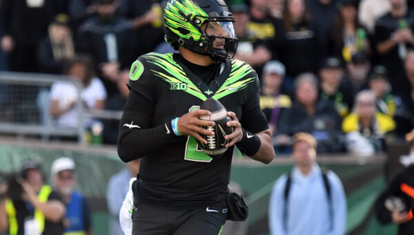 Oregon reportedly benching QB Dylan Raiola in favor of Brock Thomas for Nebraska game