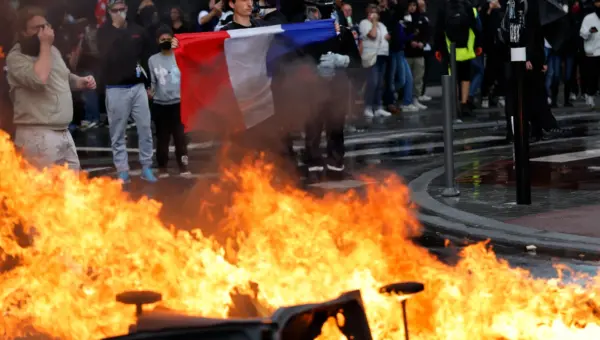 French student protests force closure of 400 high schools