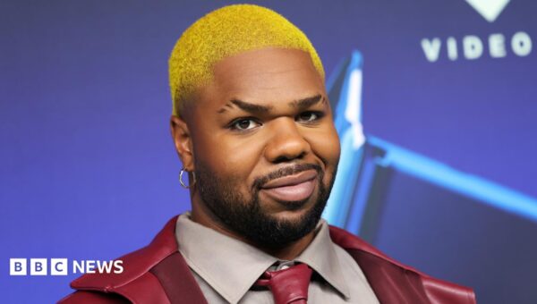 MNEK cancels tour over lack of ticket sales and high production costs