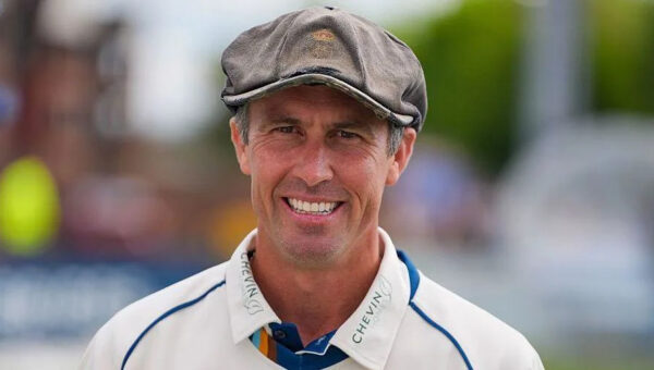Veteran Derbyshire captain Madsen signs new deal