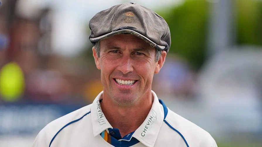 Veteran Derbyshire captain Madsen signs new deal