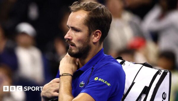 Medvedev defaulted for hitting spectator with ball