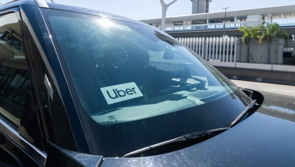 Here's how much Uber pays drivers in 16 different cities, according to a new study