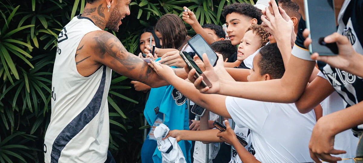 Santos FC and Torcida Jovem arrange CT Rei Pelé visit for 100 children