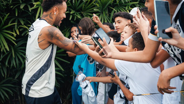 Santos FC and Torcida Jovem arrange CT Rei Pelé visit for 100 children
