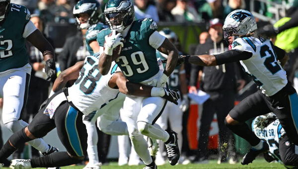 Dameon Pierce churns out 50 total yards and a score in Week 6