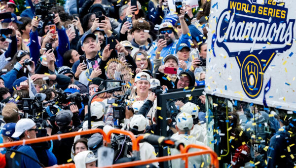 Over 750,000 at Brewers World Series parade and rally, police estimate