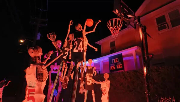 New Jersey homeowner recreates unforgettable Knicks NBA Finals moment in Halloween display