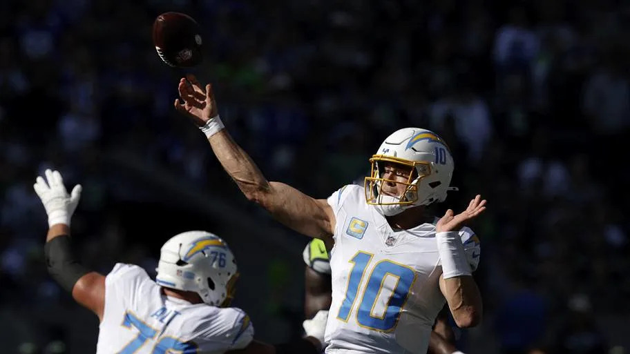 Justin Herbert, Kirk Cousins, and 2 Other Must-Sit Fantasy Football Week 5 Quarterbacks