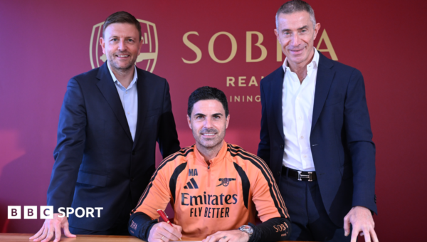 Arteta signs new contract with champions Arsenal