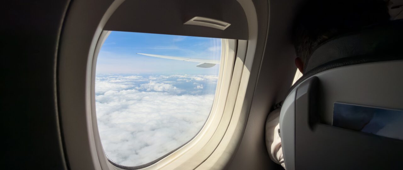 Is it rude to keep the airplane window shades open?
