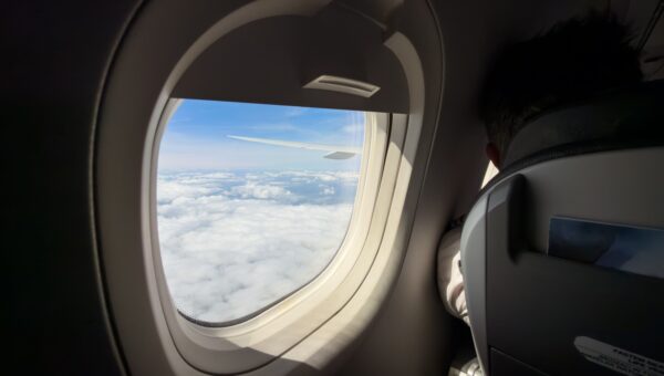 Is it rude to keep the airplane window shades open?