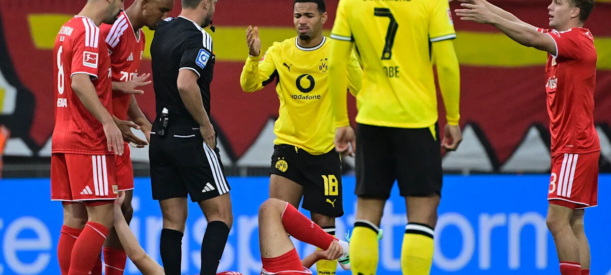 Despite seeing red: BVB star was allowed to play on