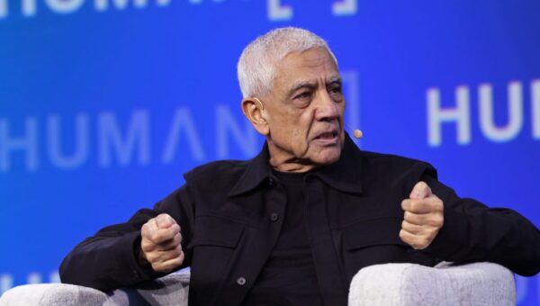 Vinod Khosla trashed a portfolio company — and the startup world has thoughts