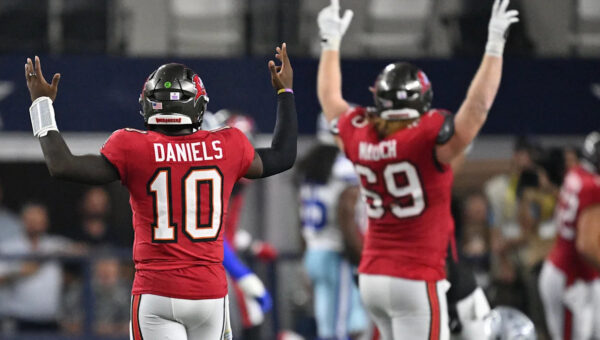 Jalon Daniels solid in upset win over Dallas