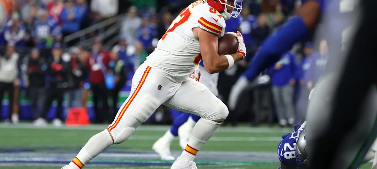 Travis Kelce limited during Thursday's practice