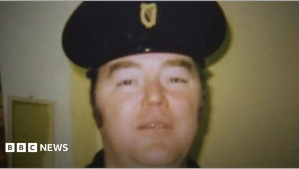 Family of prison officer shot dead by IRA to get state apology