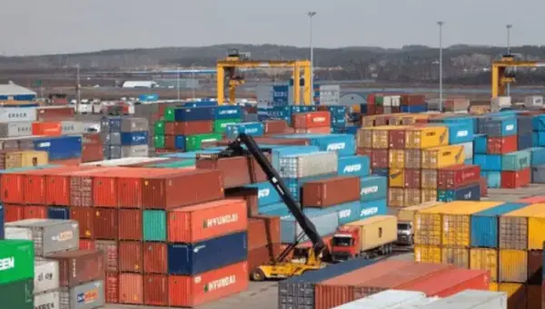 Dockworkers threaten nationwide Port shutdown