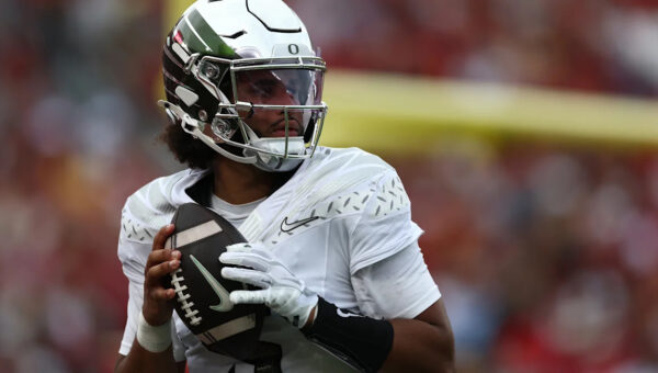 Oregon QB Dante Moore reportedly ‘unlikely’ to play for No. 13 Ducks against No. 21 UCLA