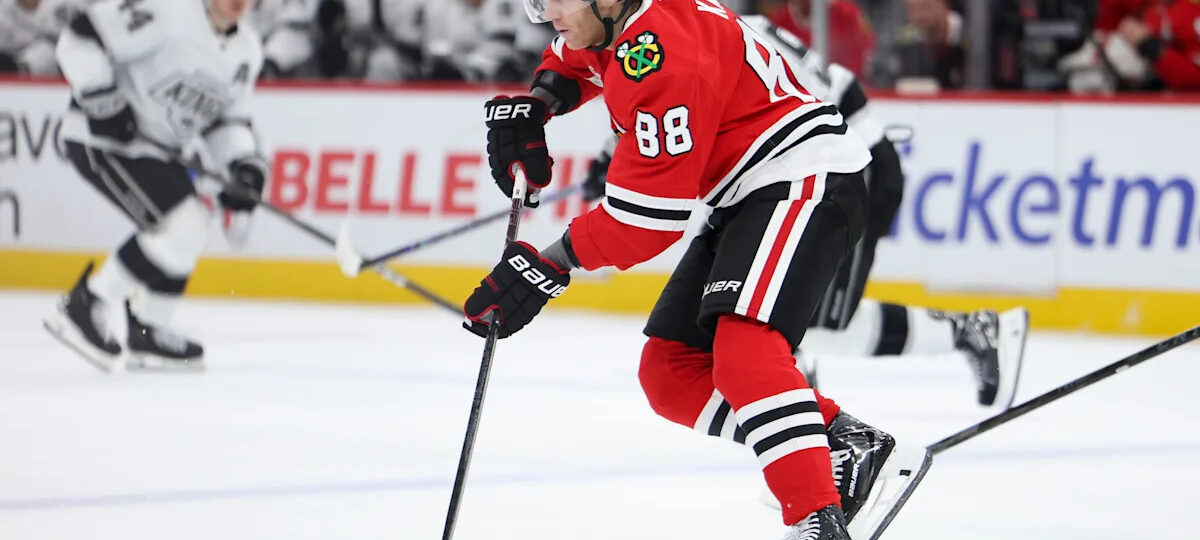 Wyatt Kaiser scores as the Chicago Blackhawks stop a 3-game slide, topping the Los Angeles Kings 2-1