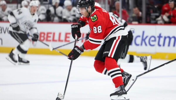 Wyatt Kaiser scores as the Chicago Blackhawks stop a 3-game slide, topping the Los Angeles Kings 2-1