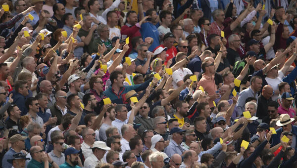 Sandpaper haunts Australia in Cape Town: South Africa fans wave sandpaper to mock Nathan Lyon on Day 2 of 3rd Test