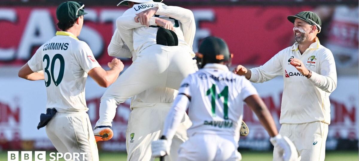 Renshaw delivers again as Australia close on win
