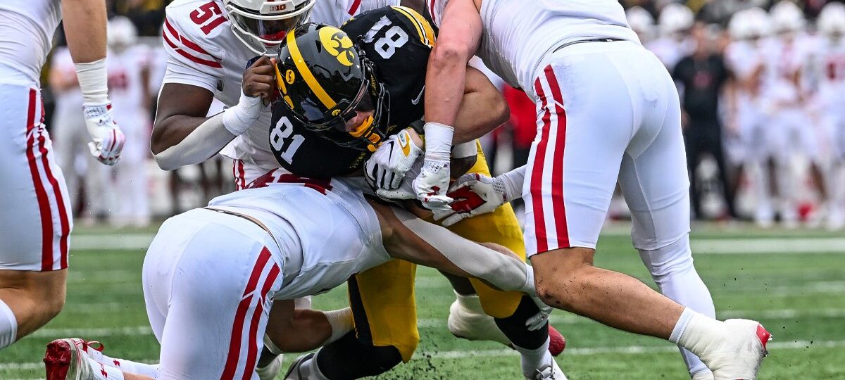 Iowa Hawkeyes TE pull off impressive feat vs. Wisconsin not seen since TJ Hockenson in 2018