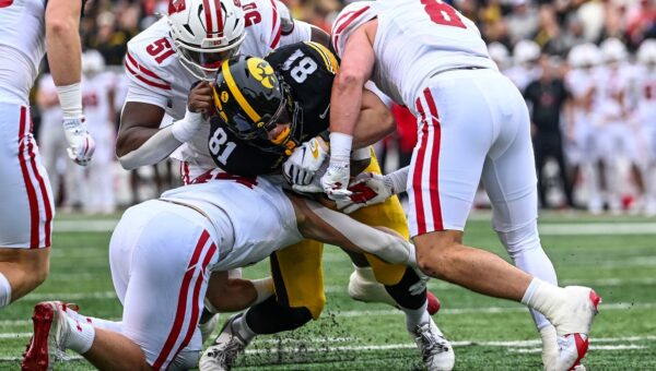 Iowa Hawkeyes TE pull off impressive feat vs. Wisconsin not seen since TJ Hockenson in 2018