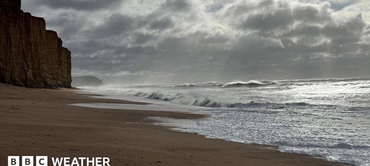 Second storm to hit UK with more wind and rain as thousands remain without power