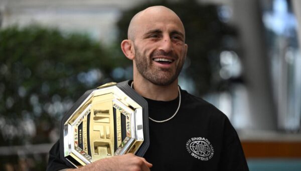 “Watch His Next Fight” – Alexander Volkanovski Sends Warning to UFC Featherweight Division About Movsar Evloev