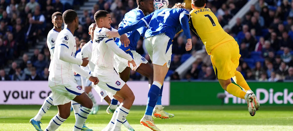 Chelsea goalkeeper Martinez says he'll be back playing in a few weeks after a head clash
