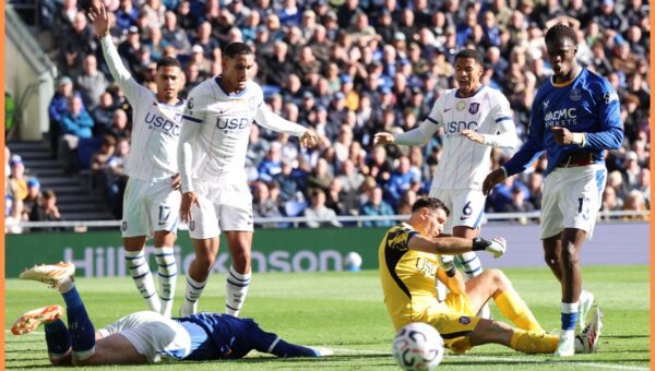 Chelsea receive major Emi Martinez update after unfortunate Everton collision