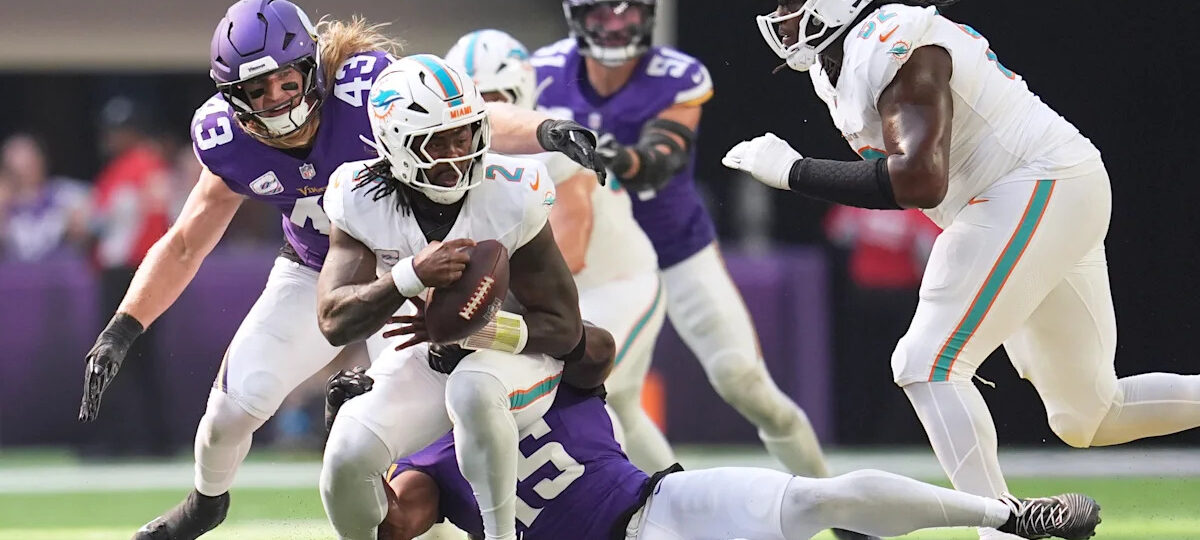 Unbeaten Vikings keep Dolphins winless with dominant defense, Reichard's kicks, Hockenson's catches
