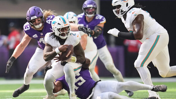 Unbeaten Vikings keep Dolphins winless with dominant defense, Reichard's kicks, Hockenson's catches