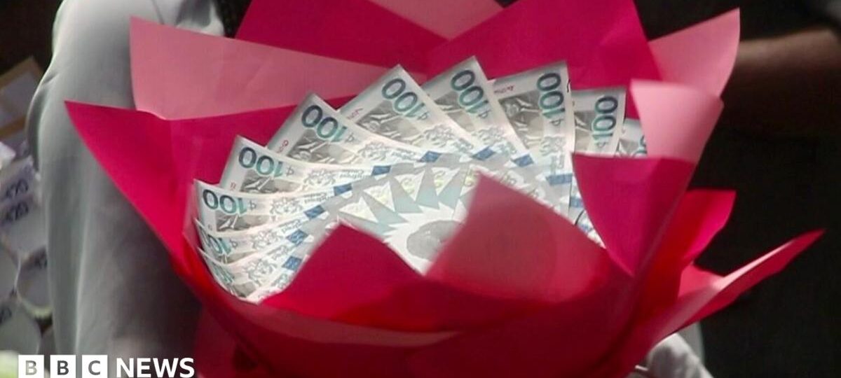 Seven arrested for using Ghanaian banknotes to make 'money bouquets'