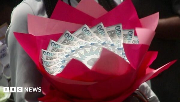 Seven arrested for using Ghanaian banknotes to make ‘money bouquets’