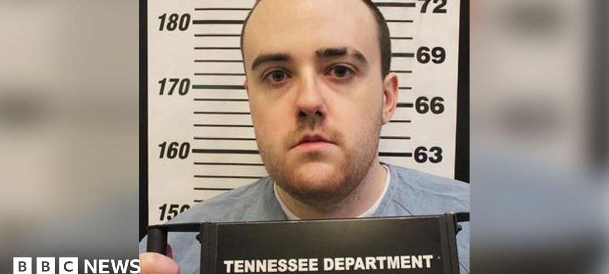 Manhunt under way for Tennessee killer who escaped prison through a fence