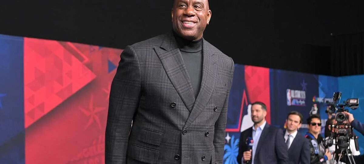 Magic Johnson thanks Dodgers fans for braving 100-degree heat to watch Game 1 win
